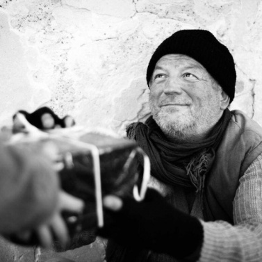 Сбор вещей и продуктов для бездомных