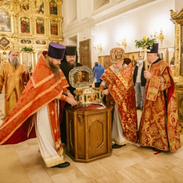 Мощи свт. блгв. князя Александра Невского в храме Преображения Господня